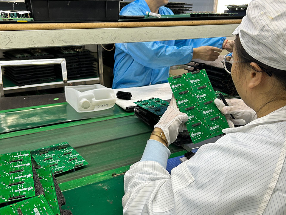 Home 49 What are the most common prototype design mistakes that cause manufacturing delays