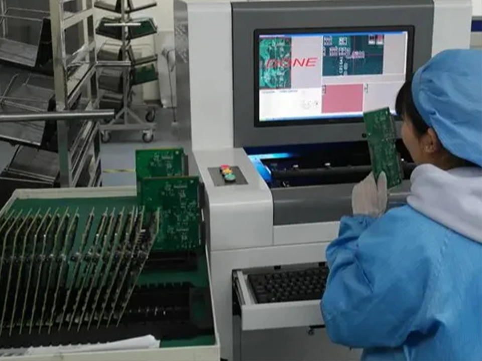 Flex PCB vs Rigid Board with Stiffeners: Cost Analysis 3 Flex PCB vs Rigid Board with Stiffeners